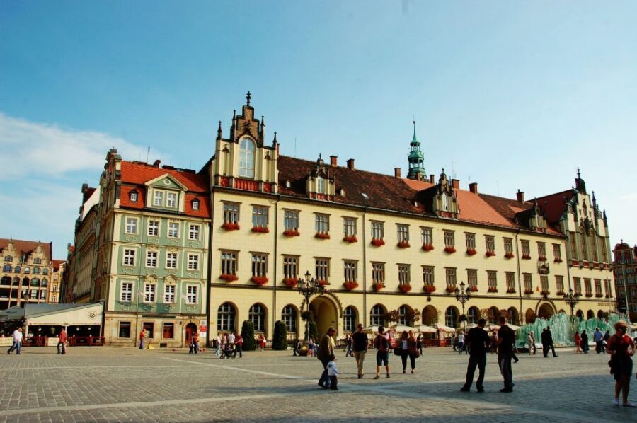 Wroclaw Private Old Town Guided Walking Tour - Dwarf Hunting: The Iconic Wrocław Selfie Moment