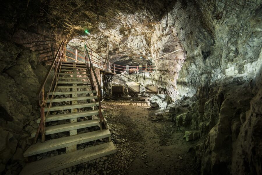 Wroclaw: Private Tour to Project Riese - The walk into the tunnels: what to expect underground