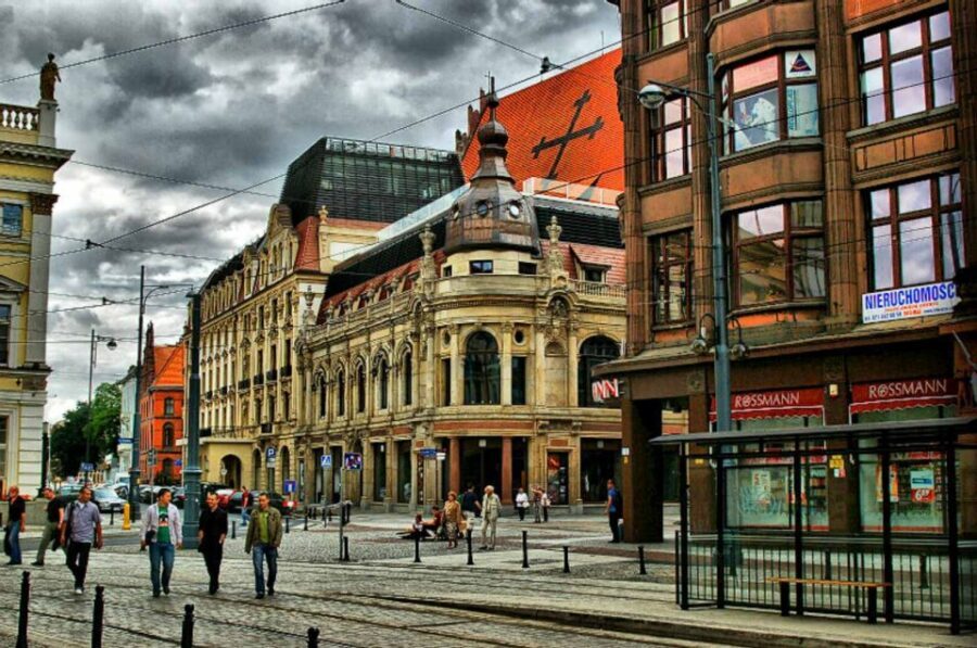 Wroclaw: Secrets of Wroclaw Walking Tour (2 hours) - Language and guide style: German or Polish, with Q&A built in
