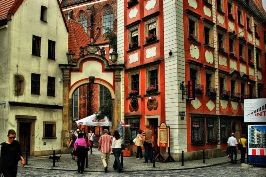 Wroclaw: Secrets of Wroclaw Walking Tour (2 hours) - University of Wrocław: old buildings, symbols, and a saber-swinging student