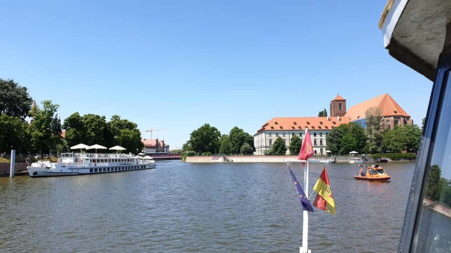 Wrocław: Short City Guided-Walk and Boat-Cruise (2 h) - Ending the walk and setting up the best river views