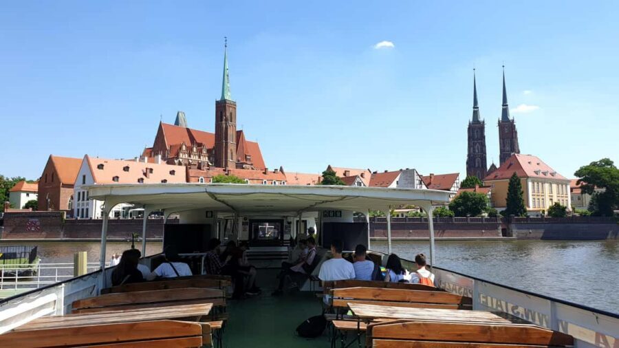 Wrocław: Short City Guided-Walk and Boat-Cruise (2 h) - Meeting at Piwnica Świdnicka and starting in the right mindset