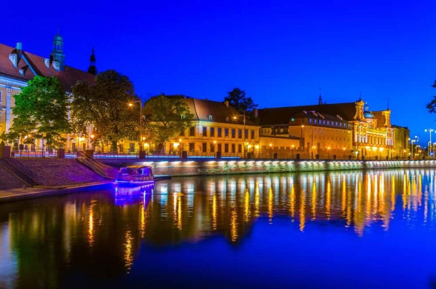 Wroclaw: Ticket for Old Town Christmas Cruise by Heated Ship - The Onboard Perks You’ll Appreciate in Winter