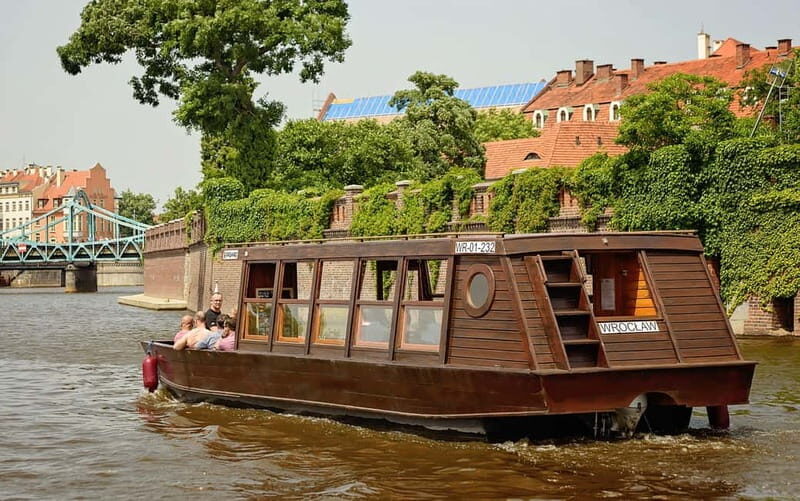 Wroclaw: Ticket for Old Town Christmas Cruise by Heated Ship - Drinks: Mulled Wine Is the Optional Upgrade