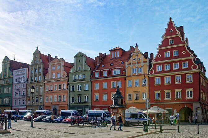 Wroclaw Walking Tour: Explore Top Sights & Hidden Gems - Entering Wroclaw’s Market Square: Town Hall Views, Cafés, and Gnomes