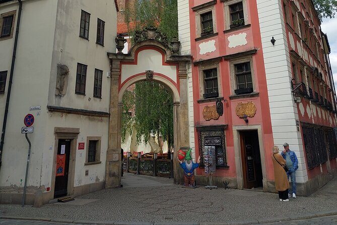 Wrocław’s Old Town: A Self-Guided History Tour - Rynek Market Square and Old Town Hall: The Power of the Center