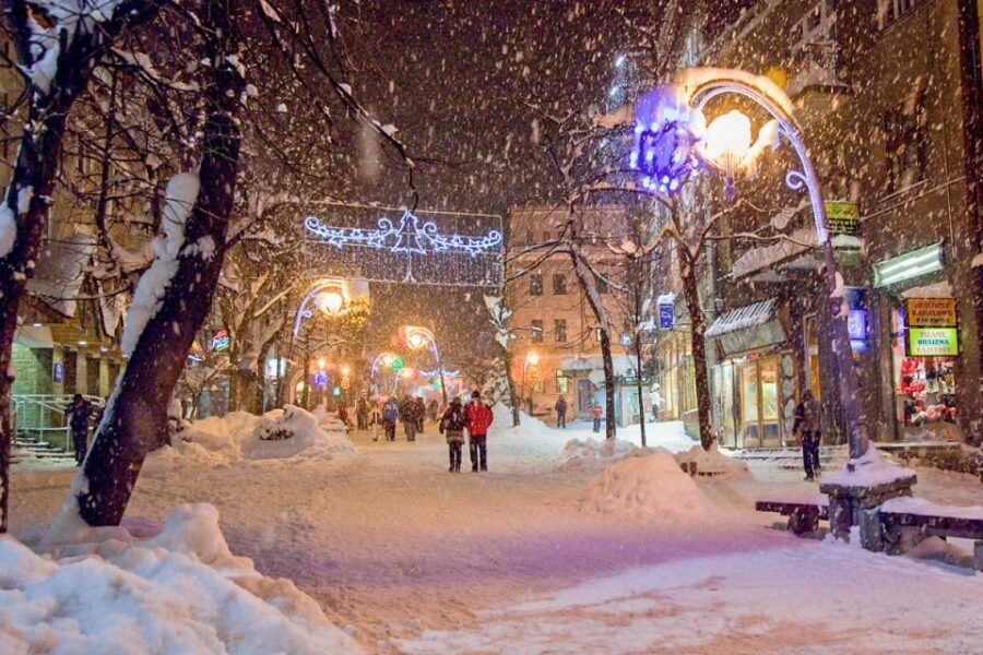 Zakopane and Chocholow Thermal Baths Tour from Krakow - Zakopane and Krupówki Street: highland crafts and real resort energy