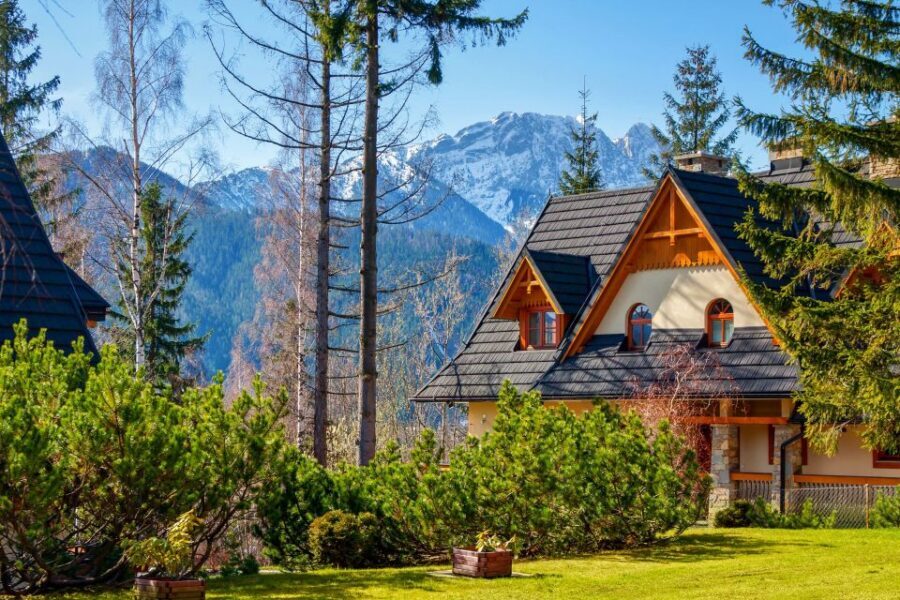 Zakopane and Chocholow Thermal Baths Tour from Krakow - Oscypek tasting and the adults-only alcohol option