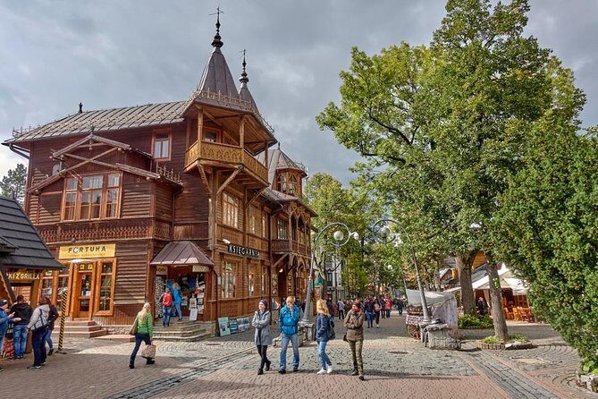Zakopane & Slovakia Tour from Krakow - Stop 1: Oravsky Podzamok and Oravsky Castle above the Orava