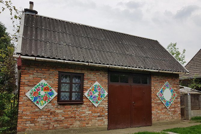 ZALIPIE - painted village, unique small group tour from Krakow - Felicja Cyrołowa’s Homestead: Old Houses with Painted Interiors