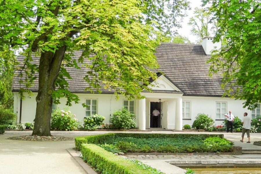 Zelazowa Wola: Frederic Chopin Half-Day Private Tour - Guides, Languages, and the Private-Group Advantage